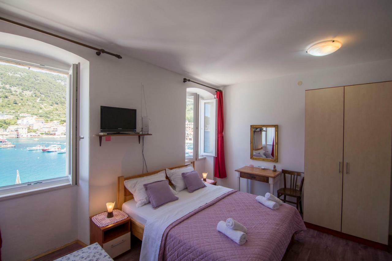 Apartment Riva 5 Komiza Exterior photo