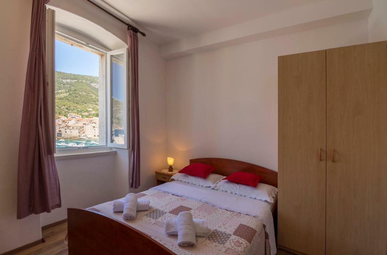 Apartment Riva 5 Komiza Exterior photo